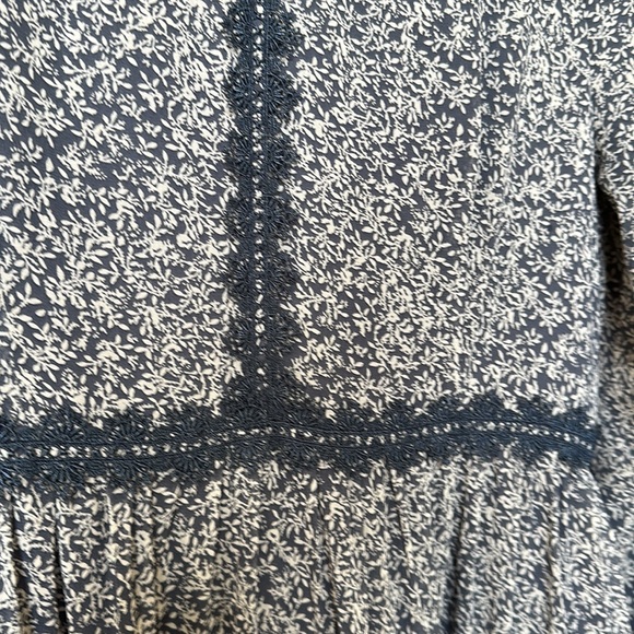 Dainty Jewells Dress - Picture 3 of 4